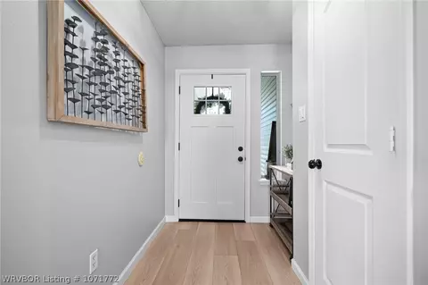 Entry Way - 7001 Crossover Cir, Fort Smith, AR 72916 photo 2 of 3