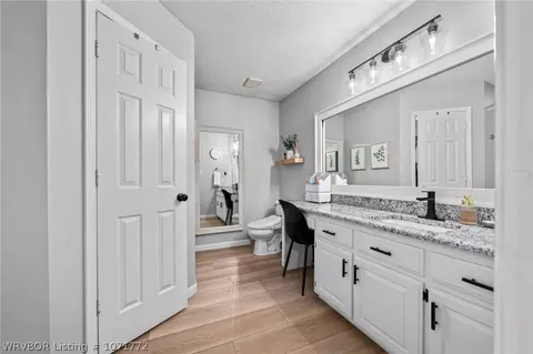 Bath - 7001 Crossover Cir, Fort Smith, AR 72916 photo 3 of 4