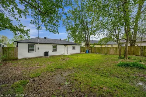 Exterior - 3805 Ridgeway Dr, Fort Smith, AR 72904 photo 5 of 10