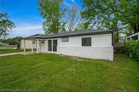 Exterior - 3805 Ridgeway Dr, Fort Smith, AR 72904 photo 8 of 10