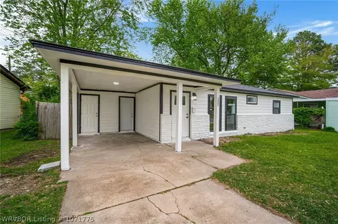Exterior - 3805 Ridgeway Dr, Fort Smith, AR 72904 photo 7 of 10