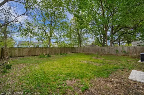 Exterior - 3805 Ridgeway Dr, Fort Smith, AR 72904 photo 2 of 10