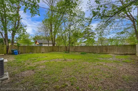 Exterior - 3805 Ridgeway Dr, Fort Smith, AR 72904 photo 6 of 10