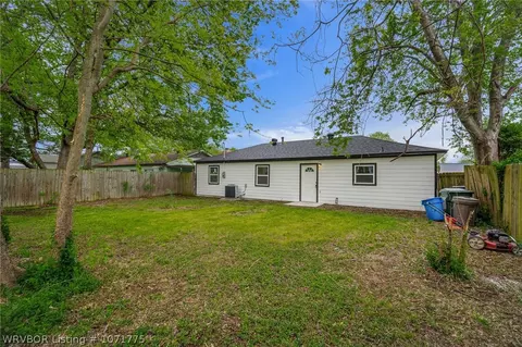 Exterior - 3805 Ridgeway Dr, Fort Smith, AR 72904 photo 3 of 10