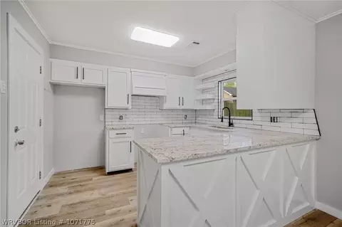 Kitchen - 3805 Ridgeway Dr, Fort Smith, AR 72904 photo 3 of 5