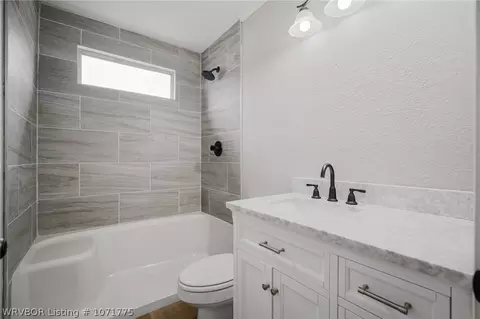 Bath - 3805 Ridgeway Dr, Fort Smith, AR 72904 photo 1 of 3