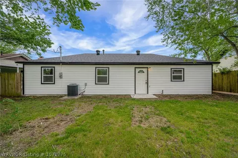 Exterior - 3805 Ridgeway Dr, Fort Smith, AR 72904 photo 4 of 10
