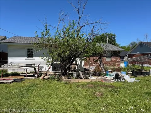 Exterior - 4612 Johnson St, Fort Smith, AR 72904 photo 4 of 6