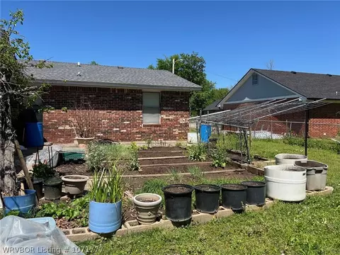 Exterior - 4612 Johnson St, Fort Smith, AR 72904 photo 5 of 6