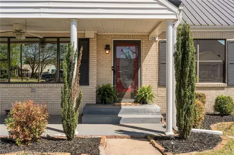 Exterior - 108 1st St, Ozark, AR 72949 photo 3 of 14