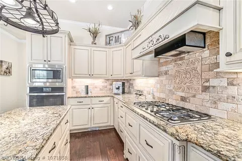 Kitchen - 11600 Maple Park Dr, Fort Smith, AR 72916 photo 2 of 5