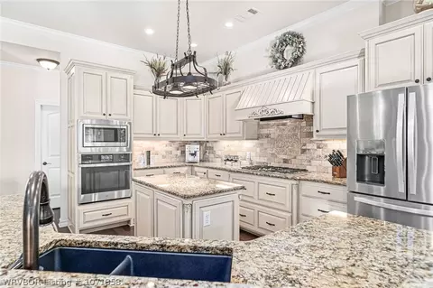Kitchen - 11600 Maple Park Dr, Fort Smith, AR 72916 photo 3 of 5