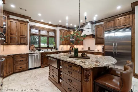 Kitchen - 4107 Spring Mountain Dr, Fort Smith, AR 72916 photo 6 of 8