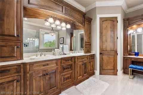 Bath - 4107 Spring Mountain Dr, Fort Smith, AR 72916 photo 3 of 5