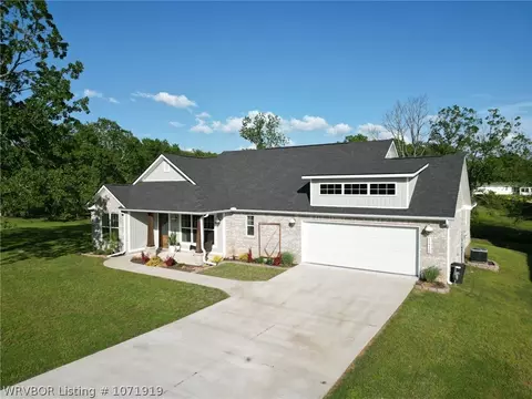 1410 Spring Hills Dr, Alma, AR 72921