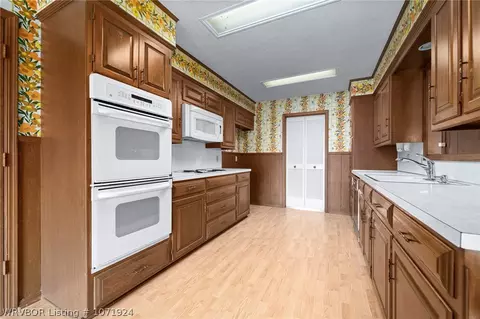 Kitchen - 7501 Westminster Pl, Fort Smith, AR 72903 photo 4 of 5