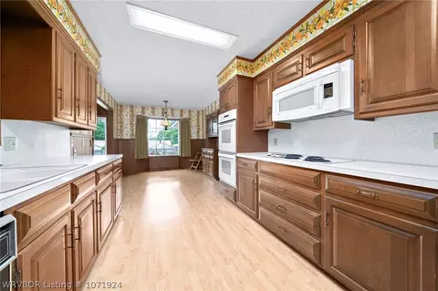 Kitchen - 7501 Westminster Pl, Fort Smith, AR 72903 photo 2 of 5