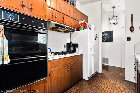 Kitchen - 216 Baylor Cir, Fort Smith, AR 72908 photo 3 of 4