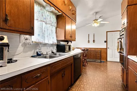 Kitchen - 216 Baylor Cir, Fort Smith, AR 72908 photo 4 of 4