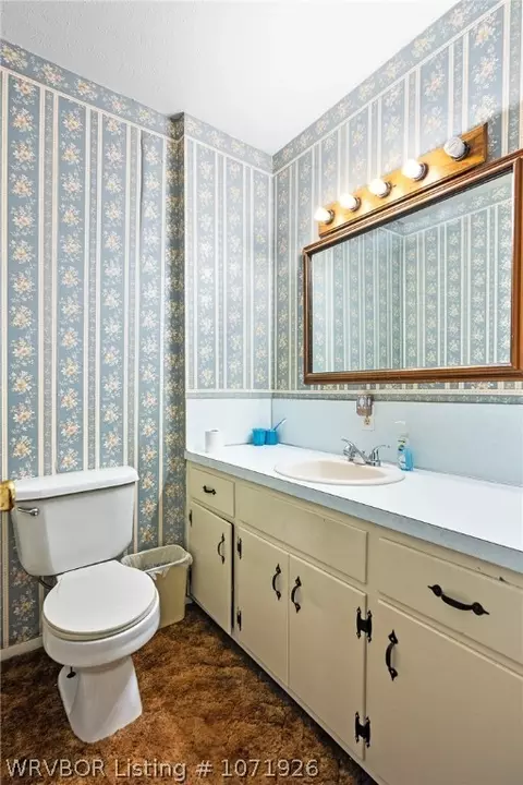 Bath - 216 Baylor Cir, Fort Smith, AR 72908 photo 1 of 2