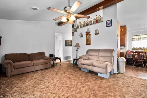 Living - 216 Baylor Cir, Fort Smith, AR 72908 photo 3 of 4