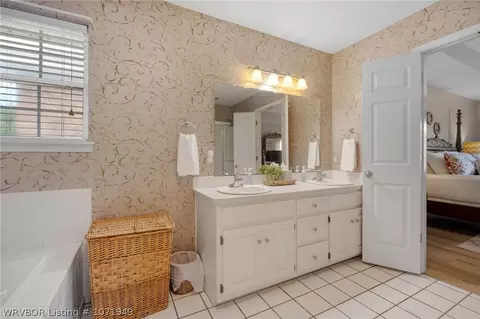 Bath - 7505 Red Pine Dr, Fort Smith, AR 72916 photo 3 of 3