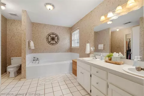 Bath - 7505 Red Pine Dr, Fort Smith, AR 72916 photo 2 of 3