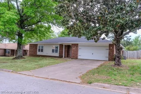 1311 Kingswood St, Alma, AR 72921