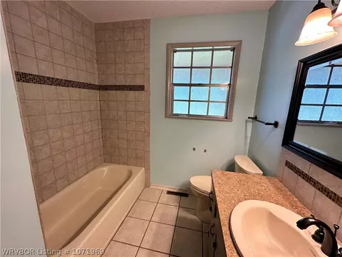 Bath - 4208 Urbana Dr, Fort Smith, AR 72904 photo 3 of 6