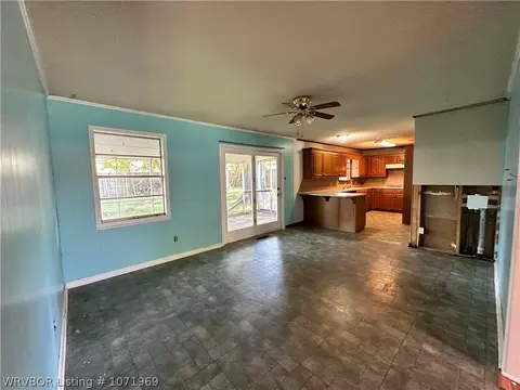 Living - 4208 Urbana Dr, Fort Smith, AR 72904 photo 1 of 2
