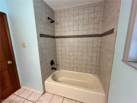Bath - 4208 Urbana Dr, Fort Smith, AR 72904 photo 4 of 6