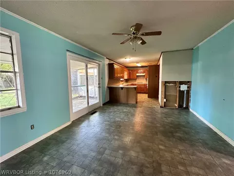 Living - 4208 Urbana Dr, Fort Smith, AR 72904 photo 2 of 2