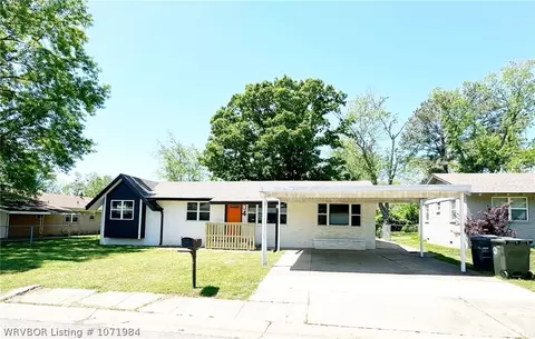 4 Redwood Ln, Sallisaw, OK 74955