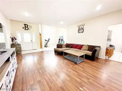 Living - 461764 E 1012 Rd, Sallisaw, OK 74955 photo 3 of 7