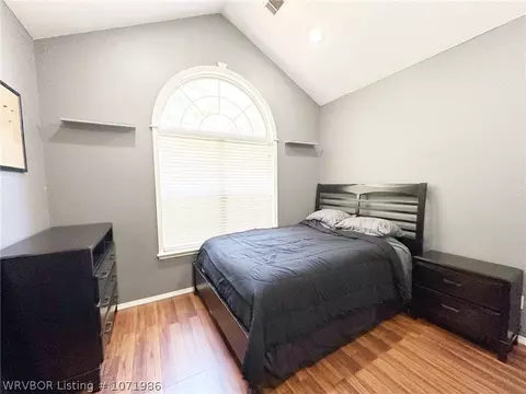 Bedroom - 461764 E 1012 Rd, Sallisaw, OK 74955 photo 4 of 7