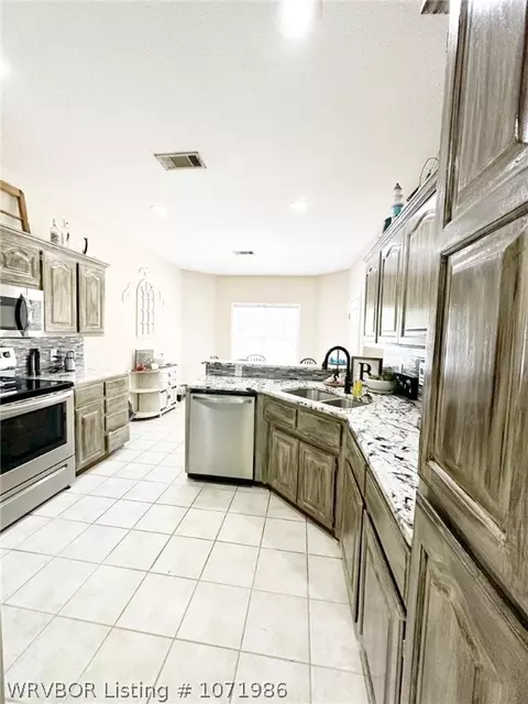 Kitchen - 461764 E 1012 Rd, Sallisaw, OK 74955 photo 2 of 7