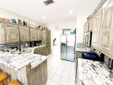 Kitchen - 461764 E 1012 Rd, Sallisaw, OK 74955 photo 5 of 7
