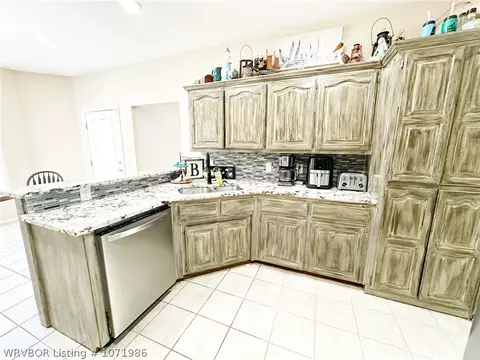 Kitchen - 461764 E 1012 Rd, Sallisaw, OK 74955 photo 3 of 7