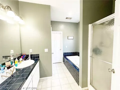 Bath - 461764 E 1012 Rd, Sallisaw, OK 74955 photo 1 of 4