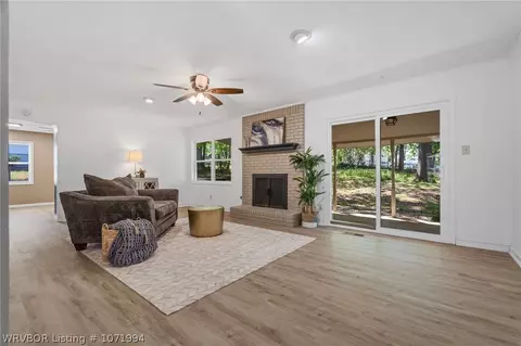 Living - 2224 Fairview Dr, Fort Smith, AR 72901 photo 2 of 6