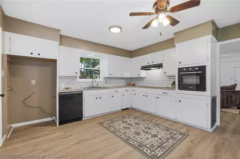 Kitchen - 2224 Fairview Dr, Fort Smith, AR 72901 photo 1 of 3