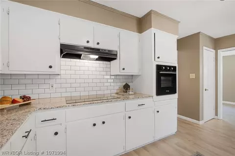 Kitchen - 2224 Fairview Dr, Fort Smith, AR 72901 photo 2 of 3