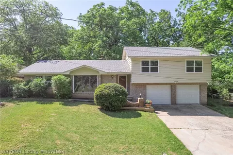 2224 Fairview Dr, Fort Smith, AR 72901