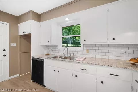 Kitchen - 2224 Fairview Dr, Fort Smith, AR 72901 photo 3 of 3