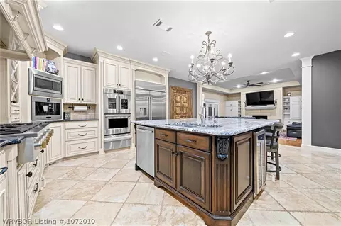 Kitchen - 2904 S Cliff Dr, Fort Smith, AR 72903 photo 5 of 8