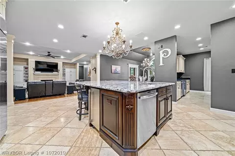 Kitchen - 2904 S Cliff Dr, Fort Smith, AR 72903 photo 4 of 8