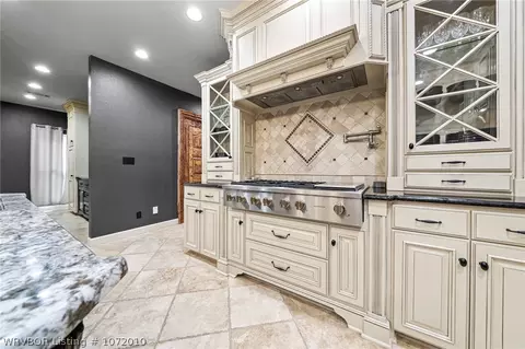 Kitchen - 2904 S Cliff Dr, Fort Smith, AR 72903 photo 6 of 8