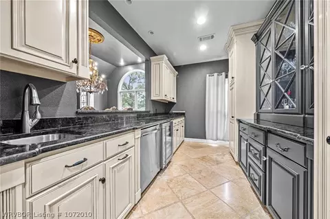 Kitchen - 2904 S Cliff Dr, Fort Smith, AR 72903 photo 1 of 8