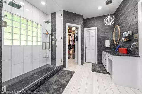 Bath - 2904 S Cliff Dr, Fort Smith, AR 72903 photo 4 of 8