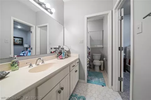 Bath - 2904 S Cliff Dr, Fort Smith, AR 72903 photo 7 of 8